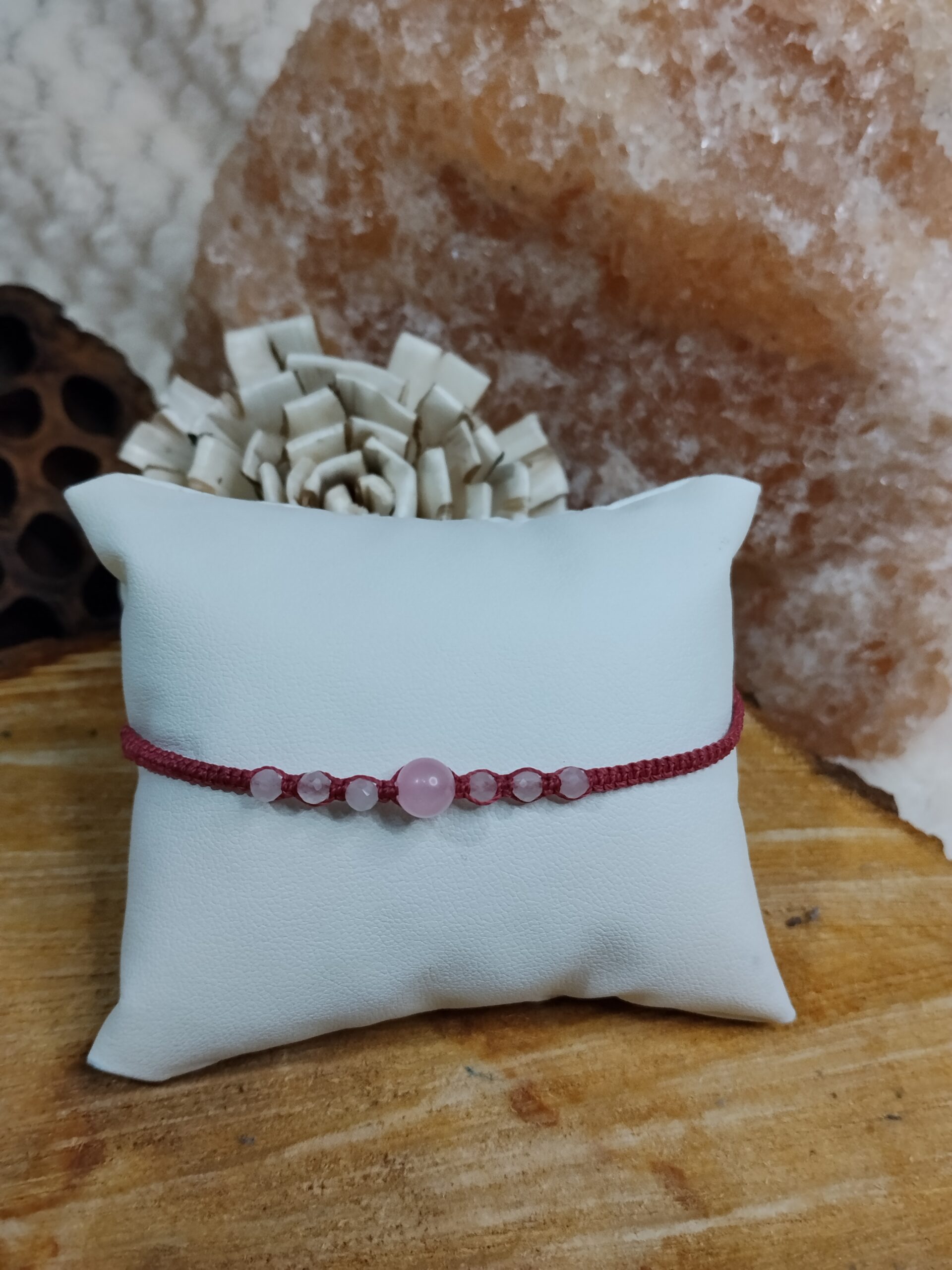 bransoletka kwarc różowy sznurek bordowy talizman miłości handmade
